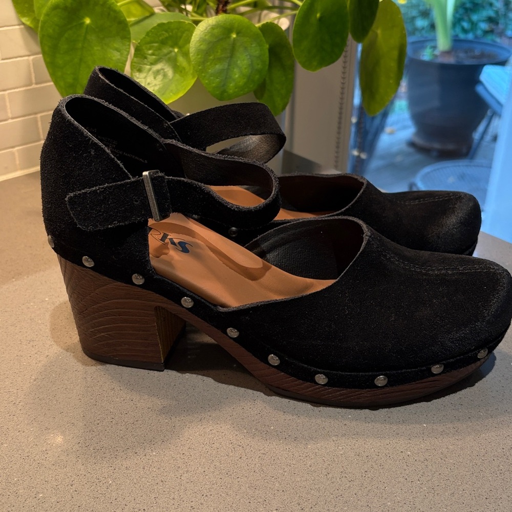 Kork’s Evah Clog platform black suede studded clog size 8.5 - Picture 3 of 5